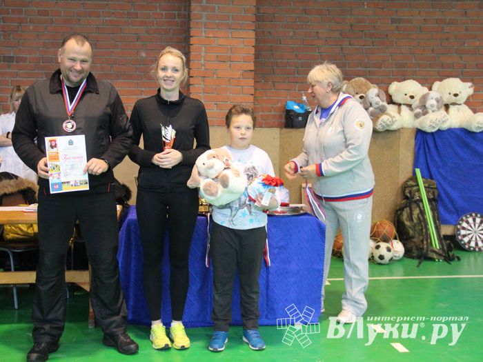 В Великих Луках прошли областные соревнования «Папа, мама, я - спортивная семья» (ФОТО)