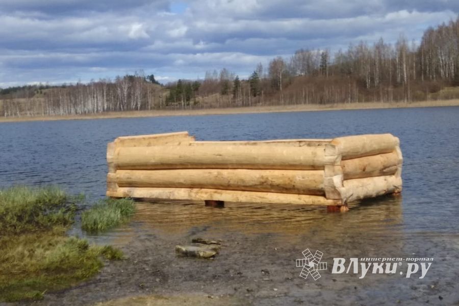 Часовню-купель в память о погибших великолукских паломниках освятили в Изборске