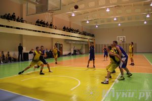 В Великих Луках проходят игры Чемпионата АСБ (фото)