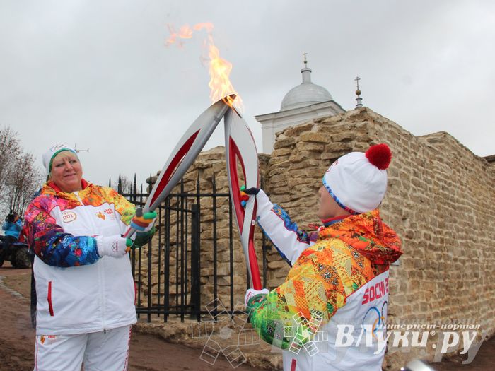 Эстафета Олимпийского огня в Изборске и Пскове