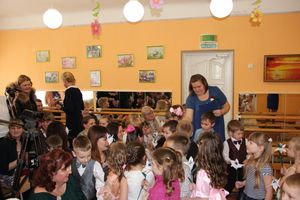 Дети поздравили мам с 8 марта (фото и видео)