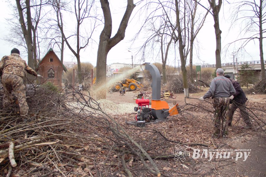 В городском парке орудует дробилка (ФОТО)