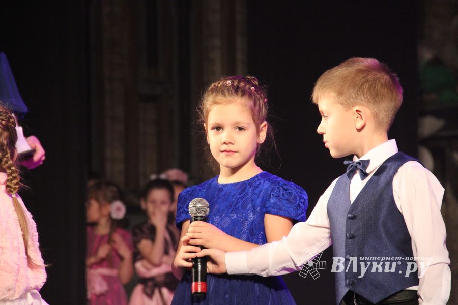 Юные артисты ГДК им. Ленина поздравили мам с праздником (ФОТО)