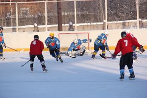 Великолукский хоккей: много забитых шайб и немного потасовок и разбитых лиц (фото)