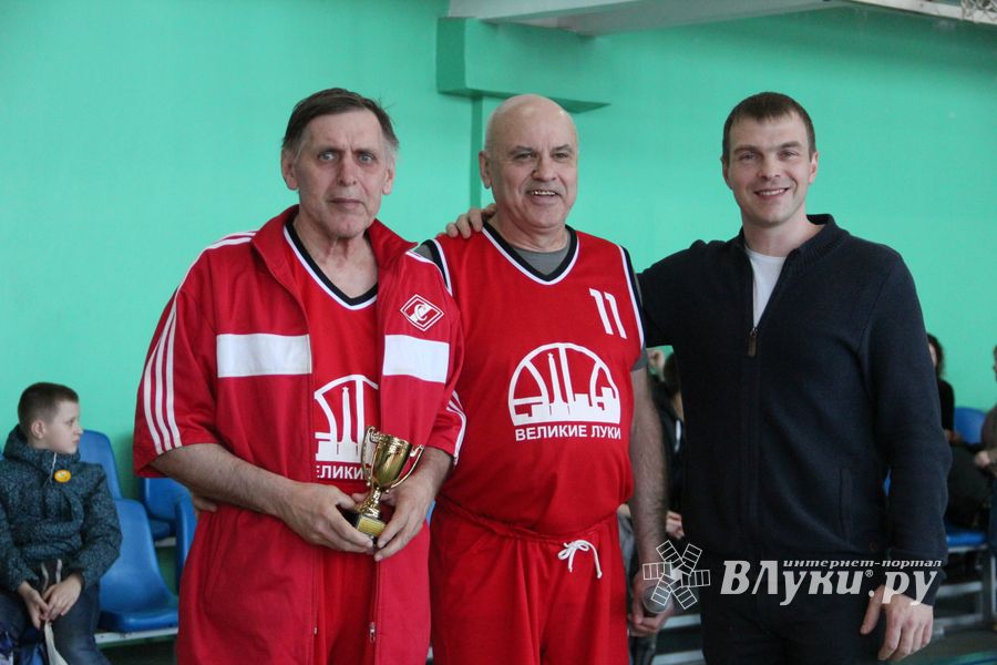 Великолучане — серебряные призеры межрегионального турнира ветеранов баскетбола (ФОТО)