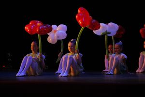 Великие Луки встретили День танца (ФОТО)