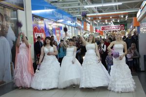 В Великих Луках бегали невесты (ФОТО)