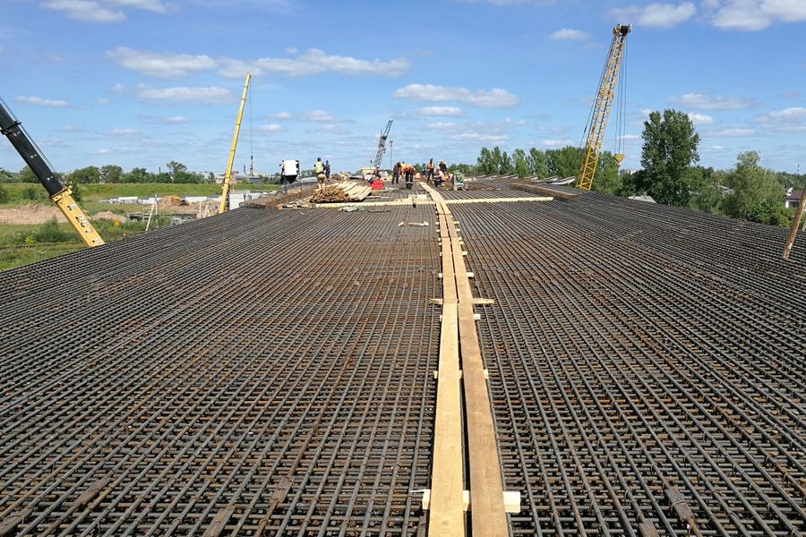 Строители приступили к усилению проезжей части путепровода Великих Лук (ФОТО)