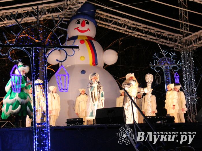 В Великих Луках петуха сменили на собак (ФОТО)