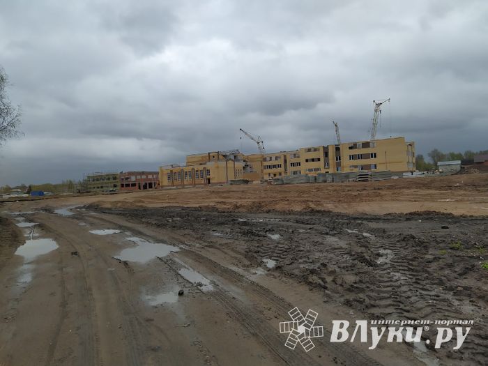 Руководству Великих Лук поручено ускорить строительство школы (ФОТО)
