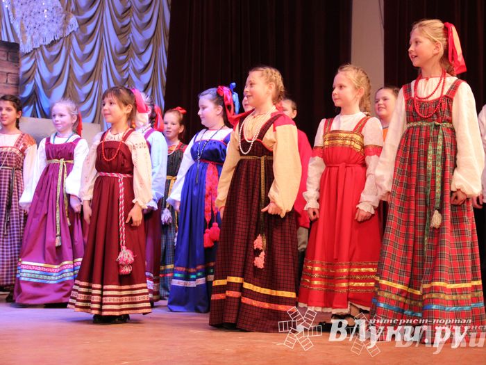 Рождественский концерт ансамбля «Заряница» прошел в Великих Луках (фото)