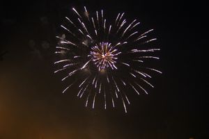 9 мая в Великих Луках. Шествие и салют