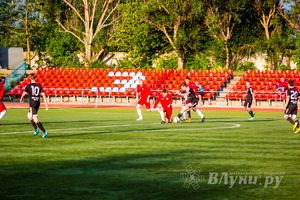 Матчи по футболу в рамках Первенства России проходят в Великих Луках (фото)