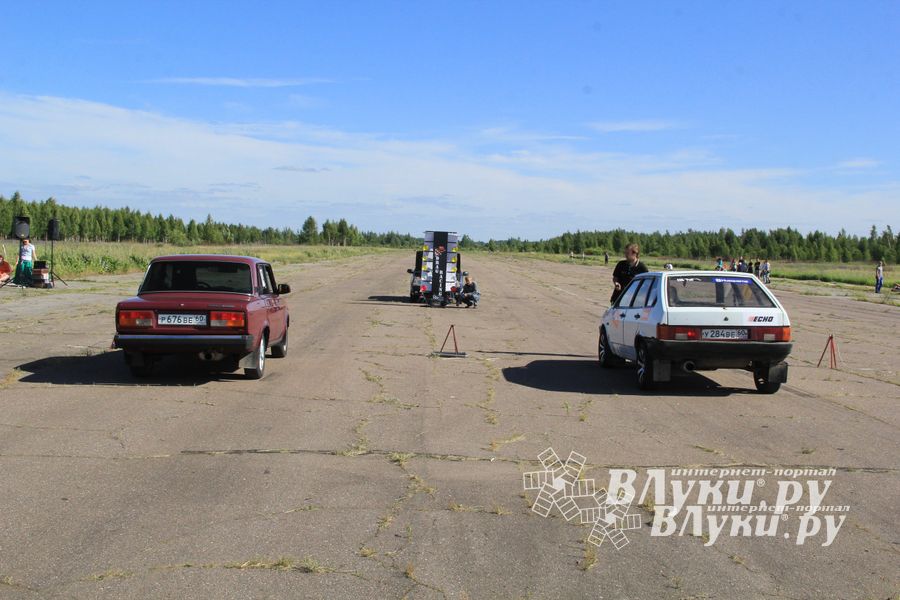 В Великих Луках прошел I этап Открытого чемпионата г. Великие Луки по Drag Racing (фото)