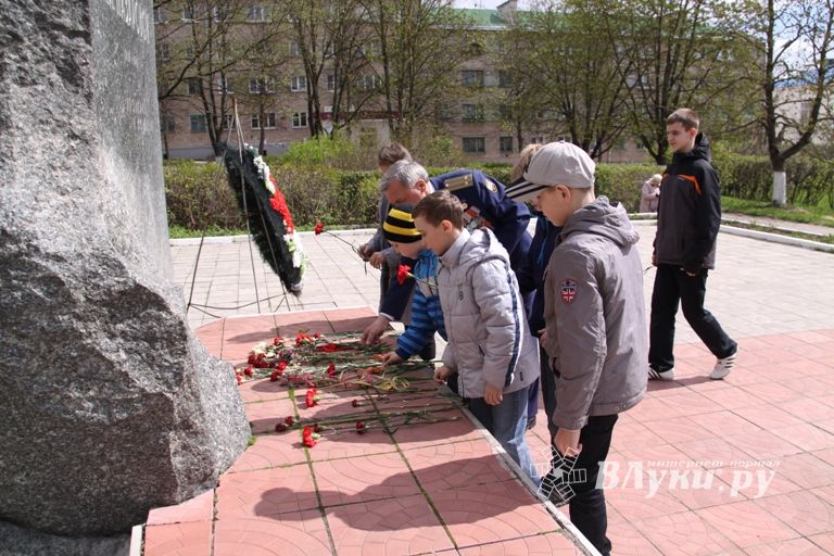 Сотрудники УФСКН почтили память погибших героев (фото)