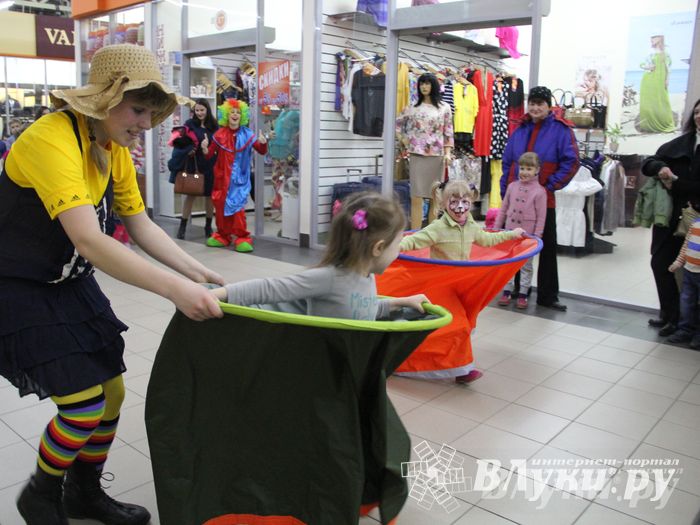 В ТЦ «Апельсин» прошла весенняя ночь распродаж