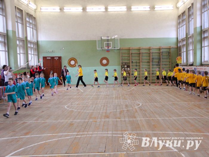 В Великих Луках проходят спортивные соревнования среди дошколят «Юные олимпионики» (ФОТО)