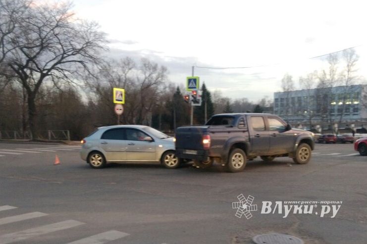 В Великих Луках произошло ДТП (ФОТО)