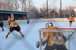 Великолукские хоккеисты разгромили гостей (фото)