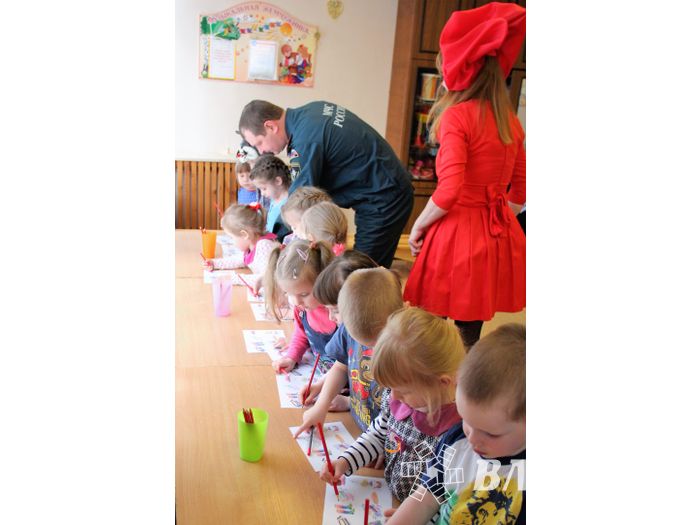 Воспитанники детского сада «Берёзка» встретились с сотрудником МЧС (ФОТО)