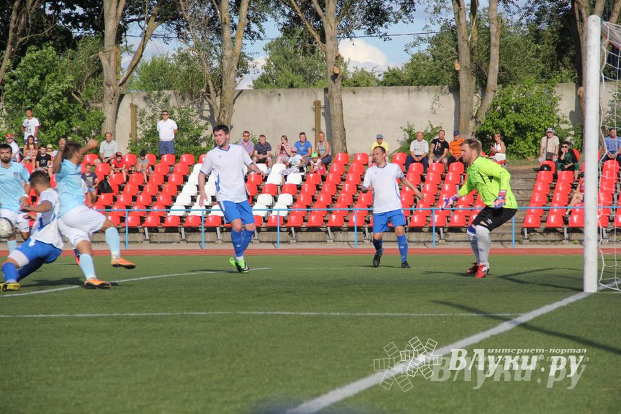 В Великих Луках состоялся матч Первенства СЗФО по футболу между командами «Луки-Энергия» и «Химик»