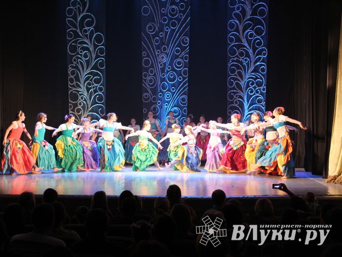 Юные артисты ГДК им. Ленина поздрвили пап с праздником (ФОТО)