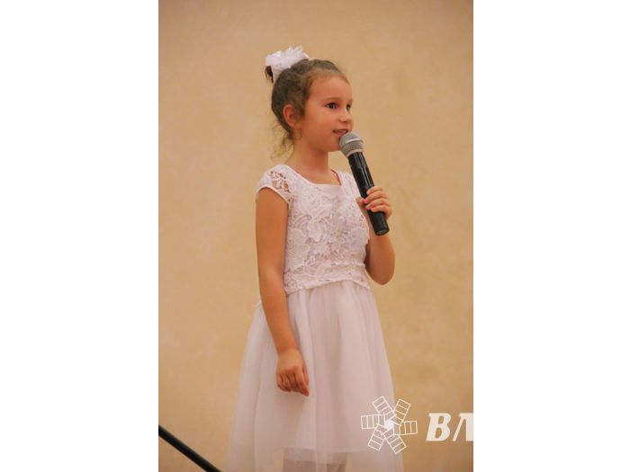 В Великих Луках ученики школы №13 поздравили своих педагогов (ФОТО)