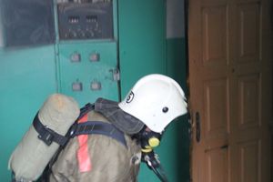 В Великих Луках на проспекте Гагарина загорелась квартира (фото)