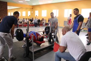 В Великих Луках прошел открытый городской турнир по пауэрлифтингу (фото)