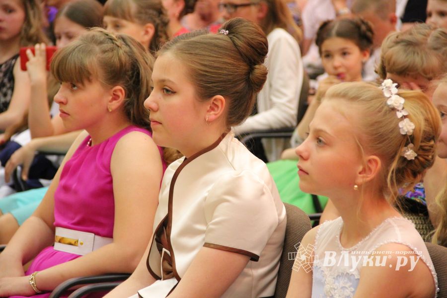 В школе №13 чествовали вчерашних учеников начальной школы (ФОТО)