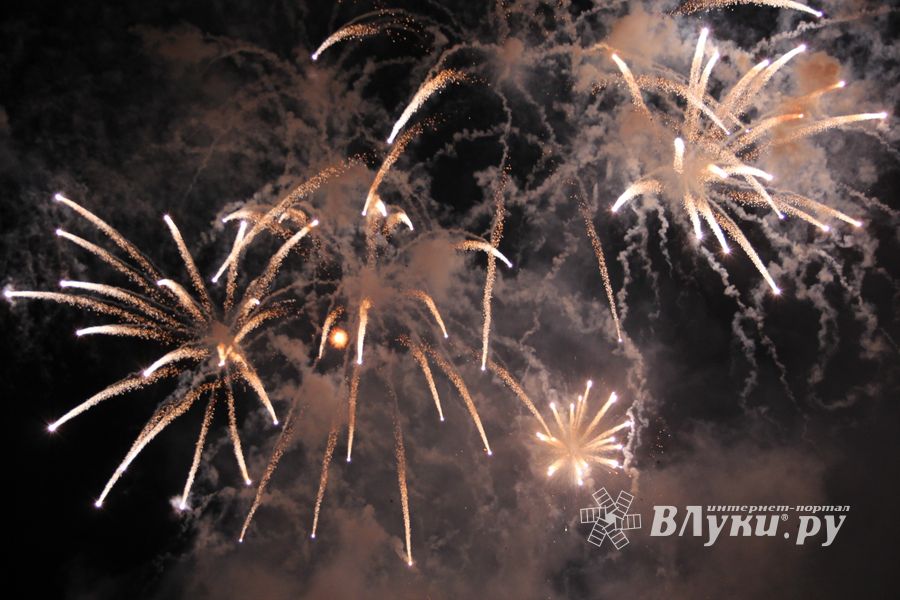 День города: концерт, аэростаты и салют (ФОТО)