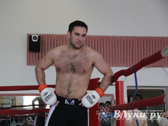 В Великих Луках прошел Чемпионат области по смешанному боевому единоборству (фото)