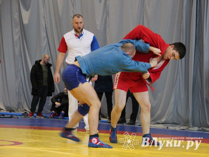 Всероссийские соревнования по самбо проходят в Великих Луках (ФОТО, 0+)