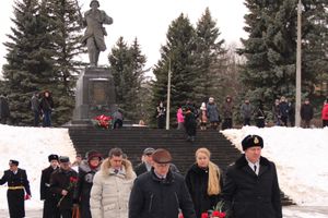 У Вечного огня в Великих Луках прошёл торжественный митинг (фото)
