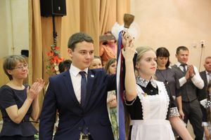 В Великих Луках прошли «Последние звонки» (ФОТО)