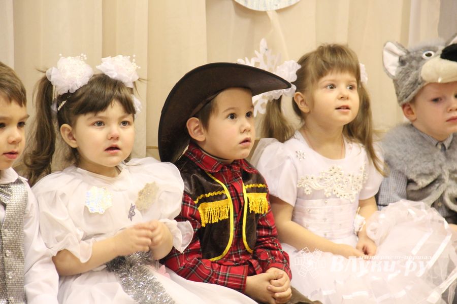 Новогодние утренники в Великих Луках продолжаются (ФОТО)