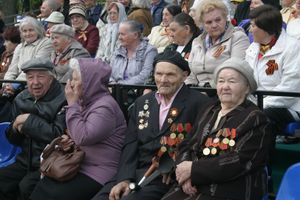 В Великих Луках прошел Военный парад
