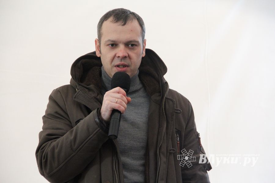 В Великих Луках появился новый каток (ФОТО)