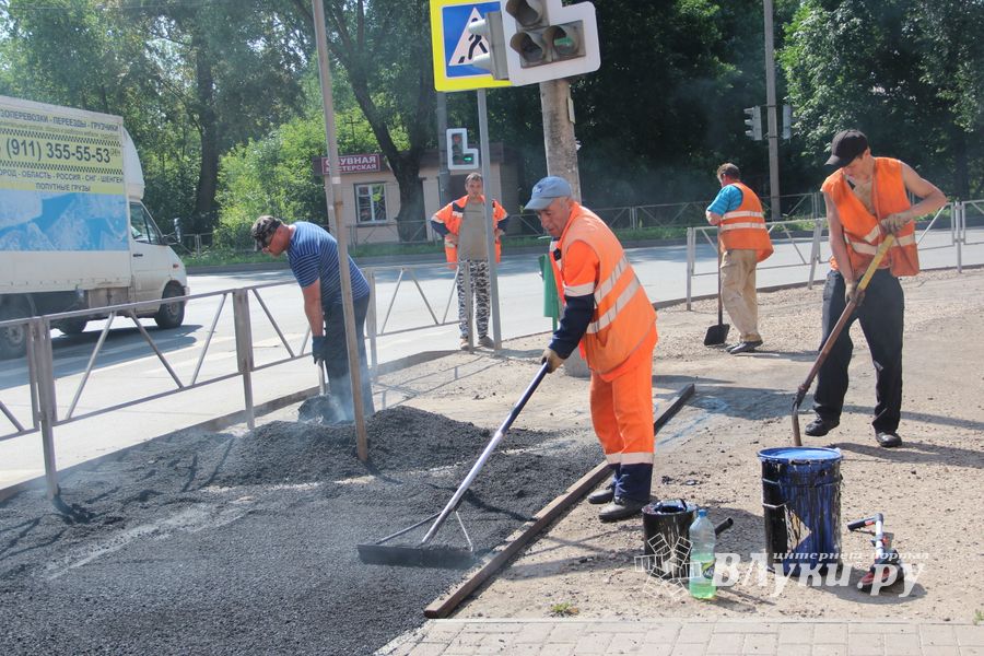 В Великих Луках заботятся о пешеходах (ФОТО)