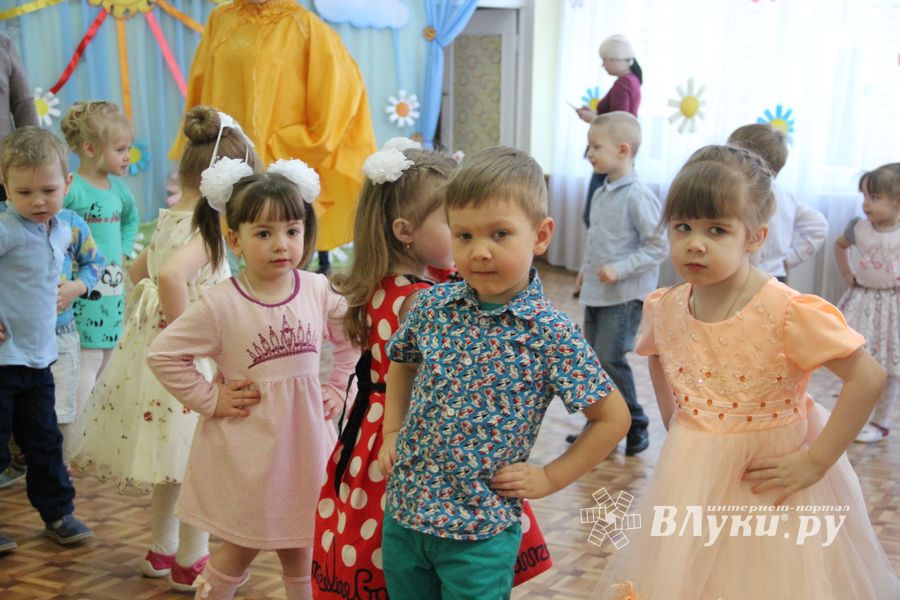 Малыши сада №1 поздравили мам и бабушек с 8 марта