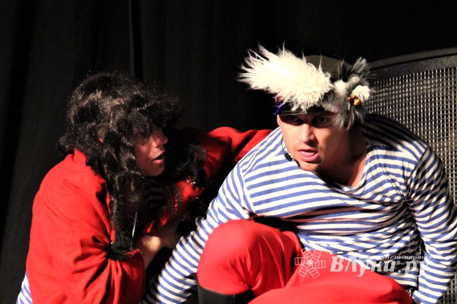 Кони стоят пьяные, хлопцы запряженные — в ГДК Ленина сыграли «Свадьбу в Малиновке» (ФОТО)