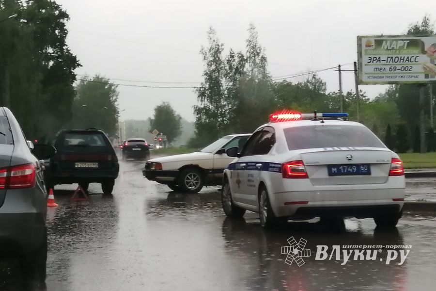 Из-за ДТП на Дружбе затруднено движение (ФОТО)