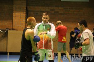 В Великих Луках прошел мастер-класс по кикбоксингу (фото)