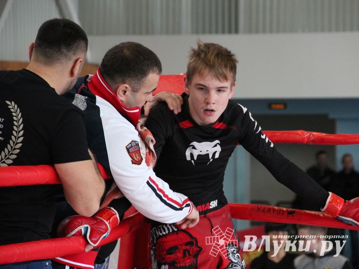 Открытый кубок по смешанному боевому единоборству ММА прошел в Великих Луках (ФОТО)