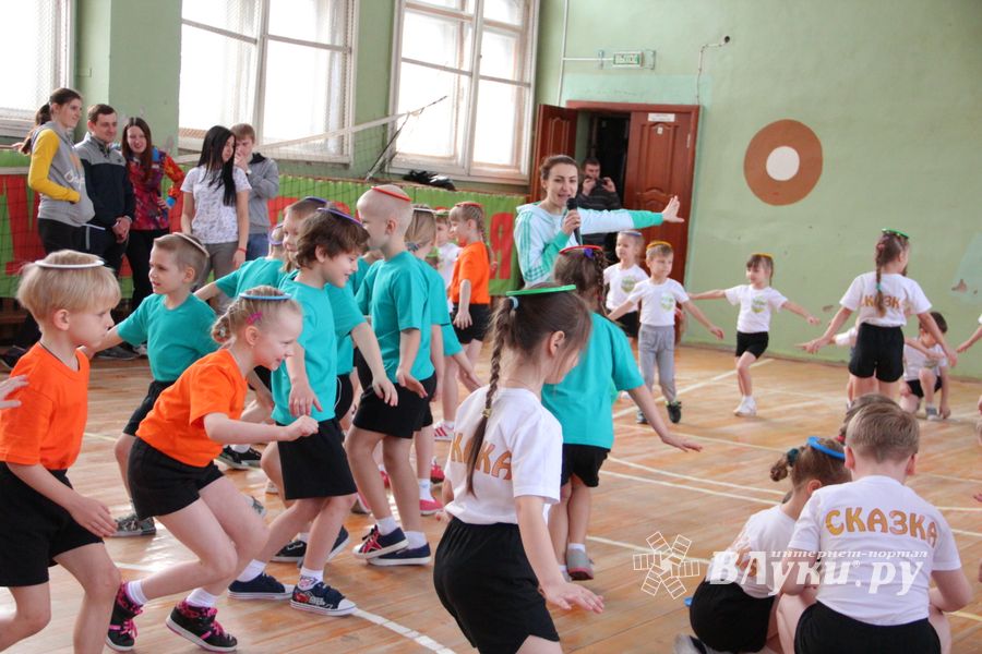 В Великих Луках стартовали спортивные соревнования среди дошколят «Юные олимпионики»