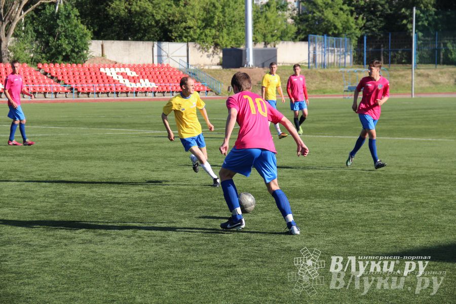 В Великих Луках команда «КПРФ» обыграла команду «Спартака» (фото)