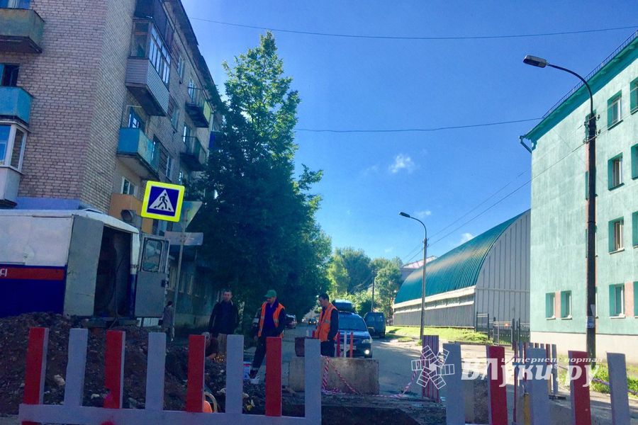 ФОТОФАКТ: В Великих Луках проводятся плановые ремонтные работы