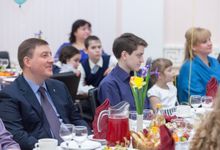 Андрей Турчак поблагодарил приемных родителей за «ежедневное, ежечасное и ежеминутное служение» детям (фото)