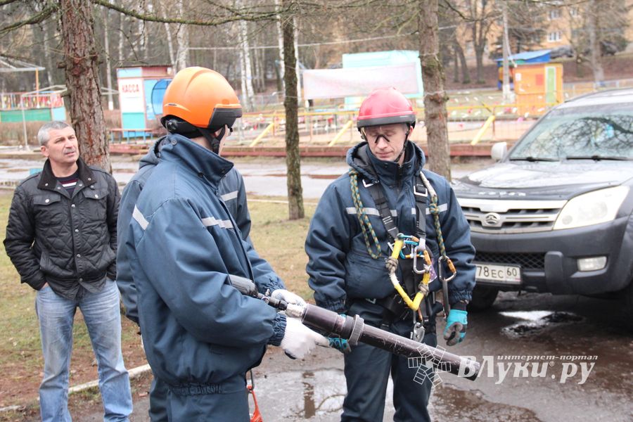 В Великих Луках в Парке культуры и отдыха полным ходом идёт подготовка празднования Масленицы (фото)