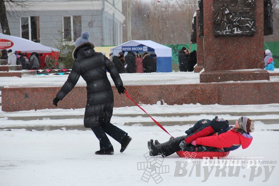 В Великих Луках встретили Масленицу